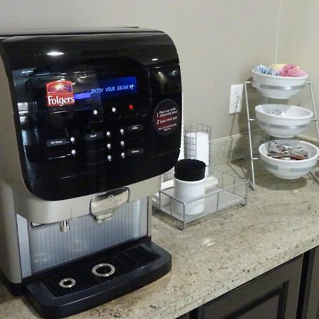 Red Roof Inn & Suites لونغفيو المظهر الخارجي الصورة