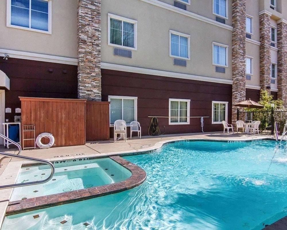 Red Roof Inn & Suites لونغفيو المظهر الخارجي الصورة