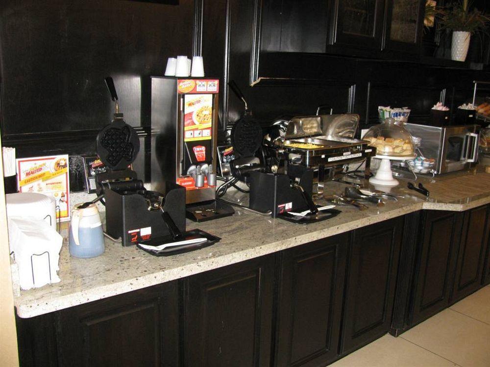 Red Roof Inn & Suites لونغفيو المظهر الخارجي الصورة