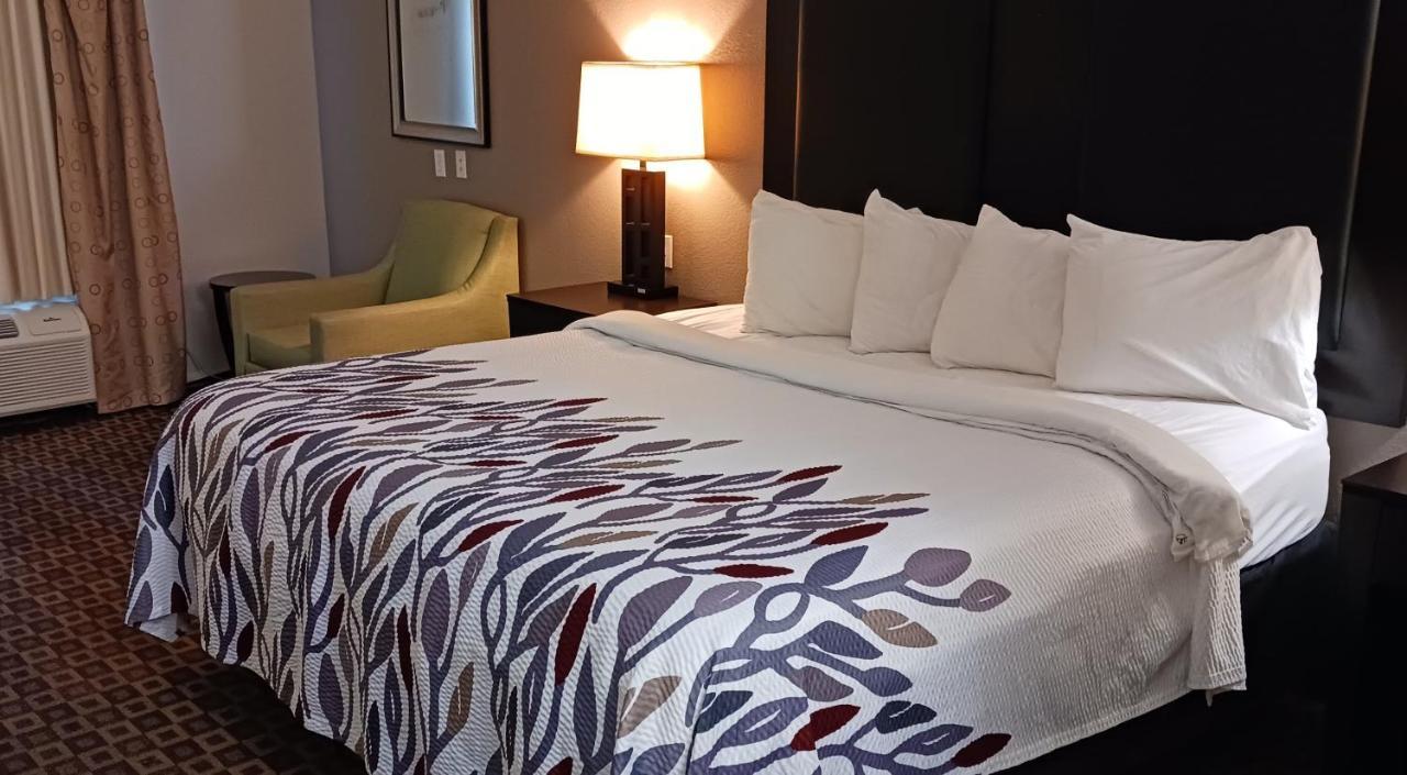 Red Roof Inn & Suites لونغفيو المظهر الخارجي الصورة