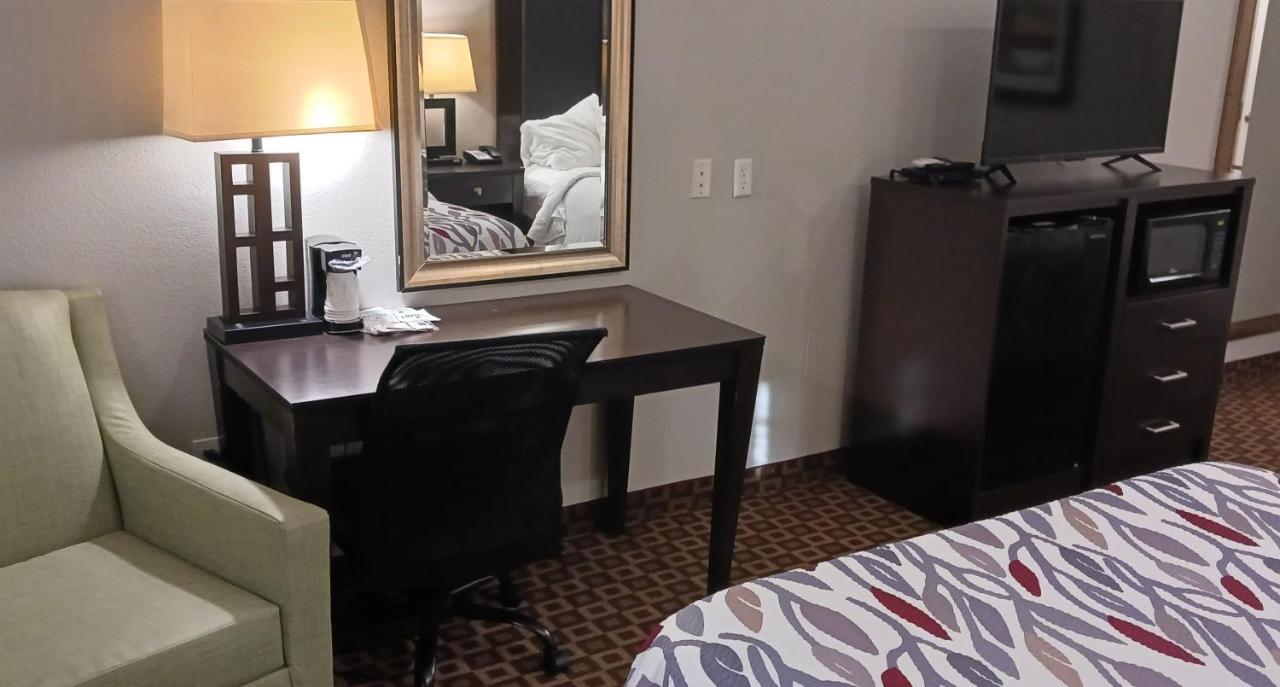 Red Roof Inn & Suites لونغفيو المظهر الخارجي الصورة