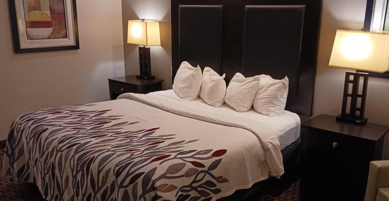 Red Roof Inn & Suites لونغفيو المظهر الخارجي الصورة