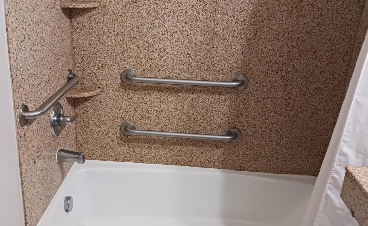Red Roof Inn & Suites لونغفيو المظهر الخارجي الصورة