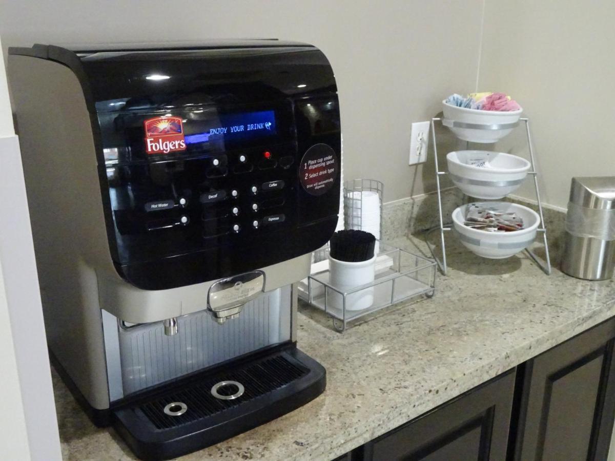 Red Roof Inn & Suites لونغفيو المظهر الخارجي الصورة