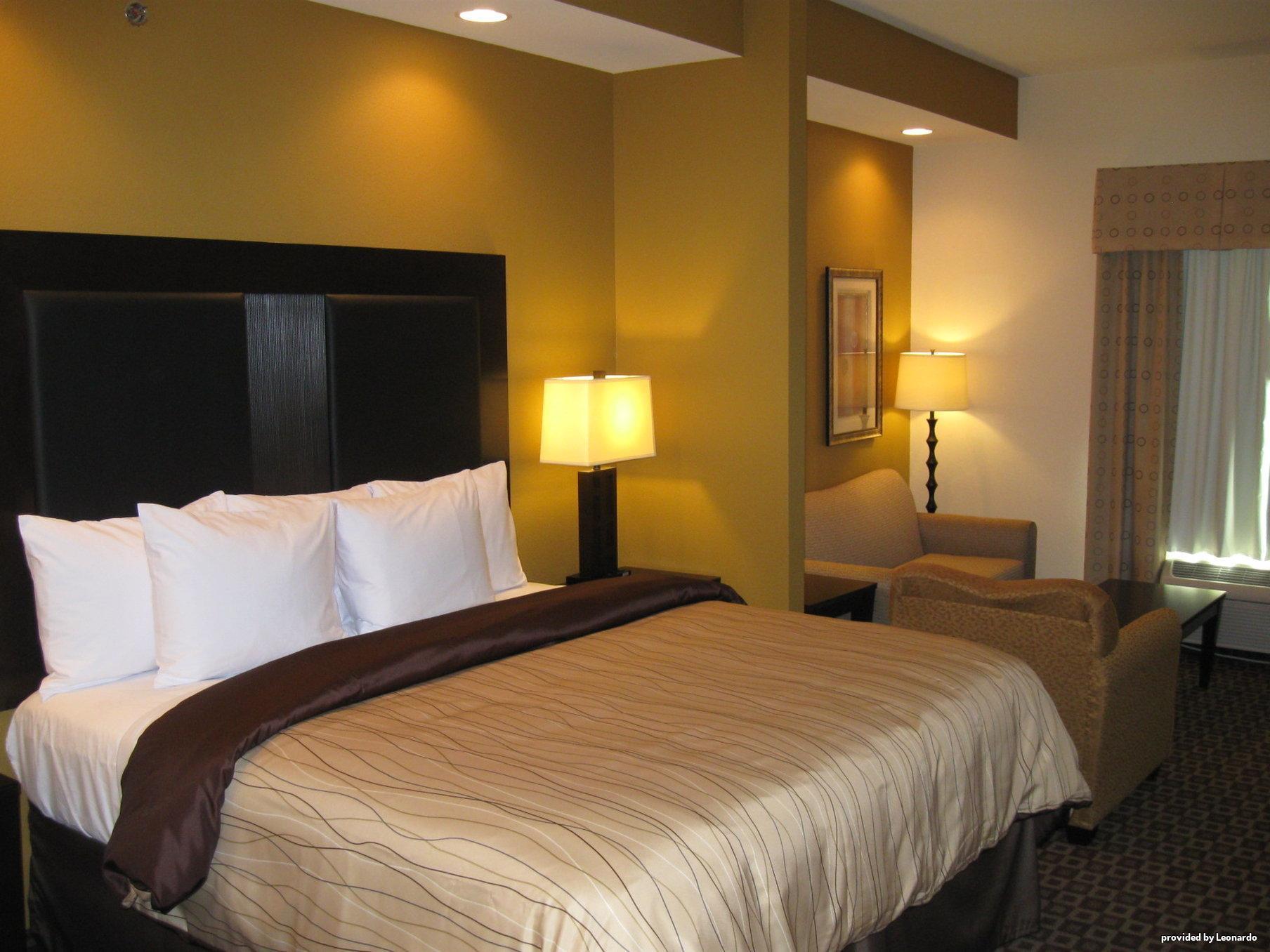 Red Roof Inn & Suites لونغفيو الغرفة الصورة