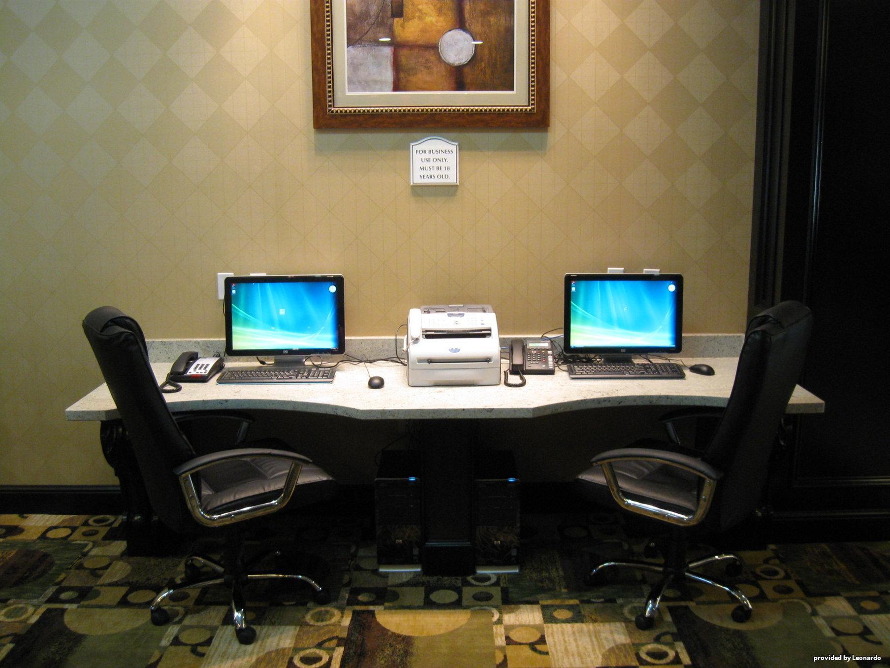 Red Roof Inn & Suites لونغفيو المرافق الصورة
