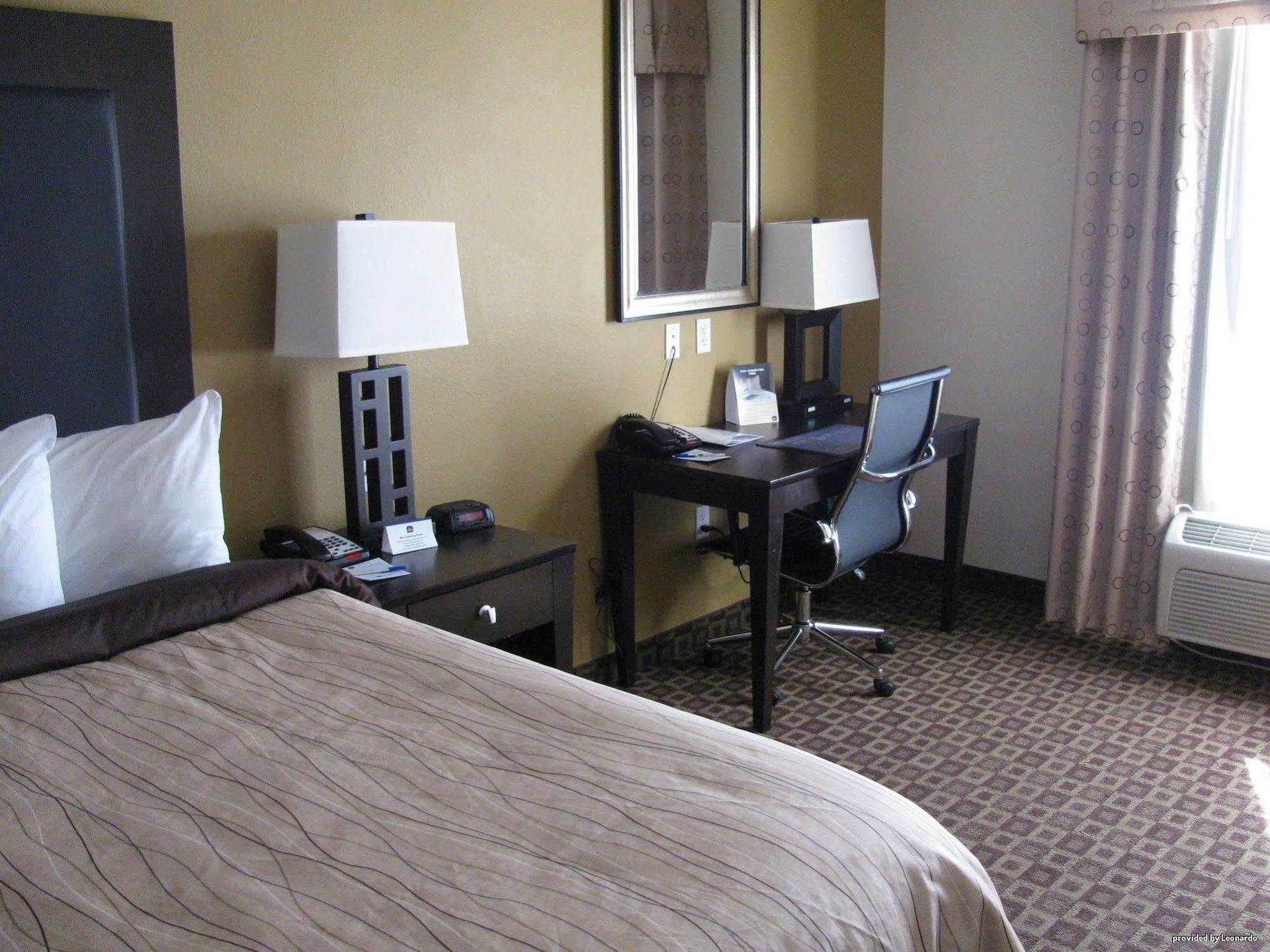 Red Roof Inn & Suites لونغفيو المظهر الخارجي الصورة